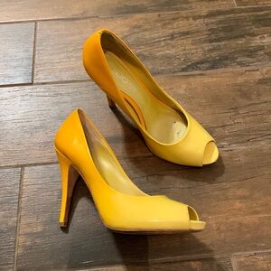Also Ombré Yellow High Heels Size 39